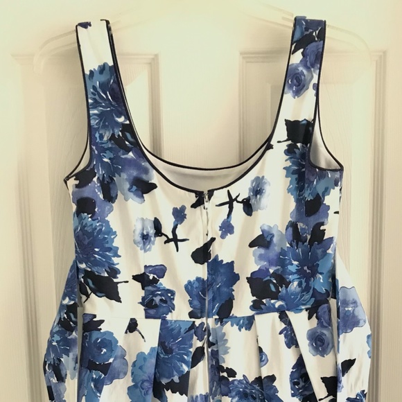 Juniors Blue Floral Dress Size 7 - Picture 6 of 7